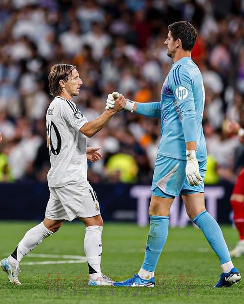 皇马1+1合同报价拉莫斯降薪续约 曼城虎视眈眈 皇马1+1合同报价拉莫斯降薪续约 曼城虎视眈眈